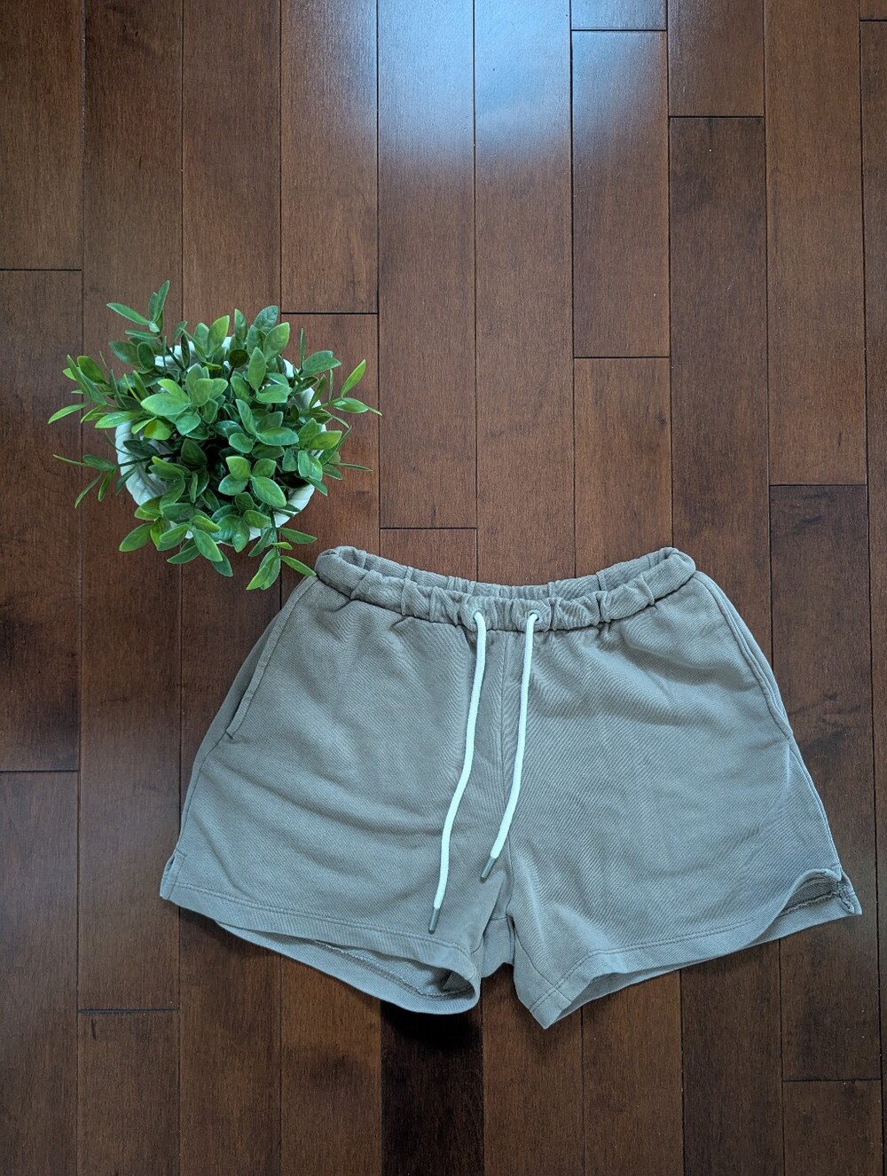 4/$25 H&M NUDE BROWN SWEATSHORTS
